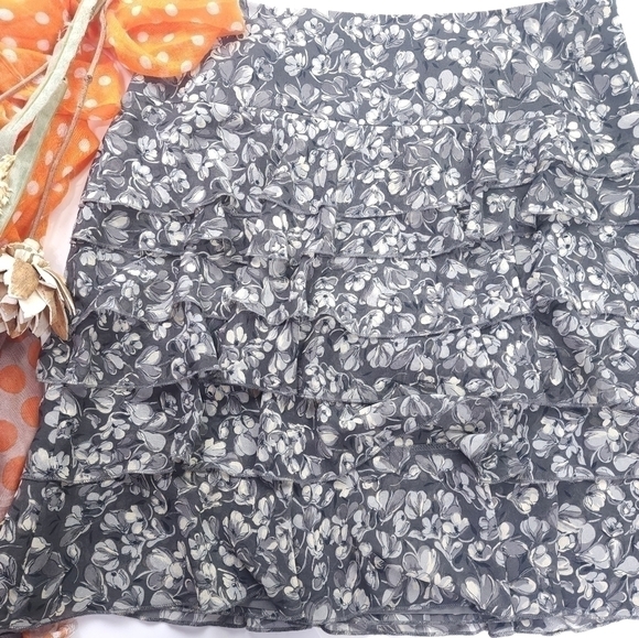 Loft Ruffled Floral Layered Gray Skirt Sz 4 - Picture 8 of 13